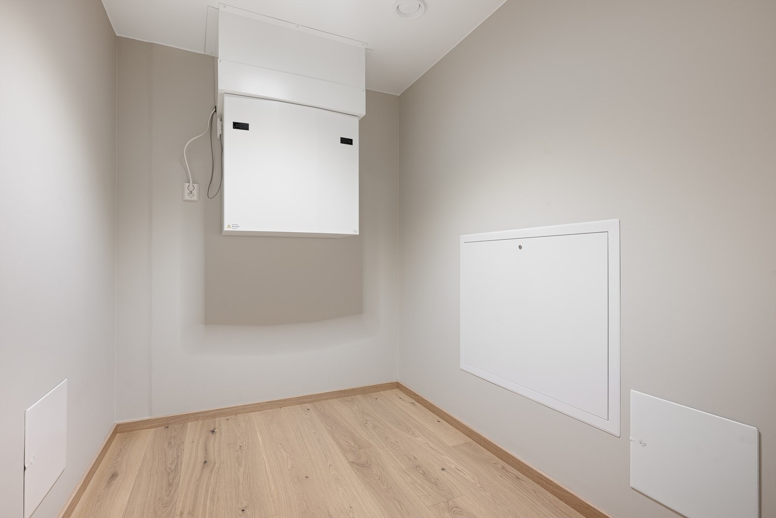 Vis-à-vis soverom 2 er det en praktisk og romslig innvendig bod med god oppbevaringsplass Galleribilde