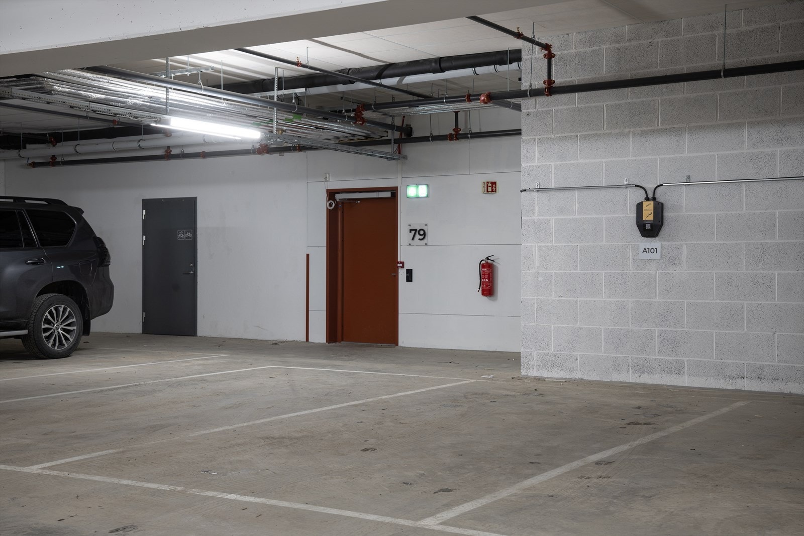 Det medfølger én garasjeplass med opplegg for el-billader merket A101 Galleribilde