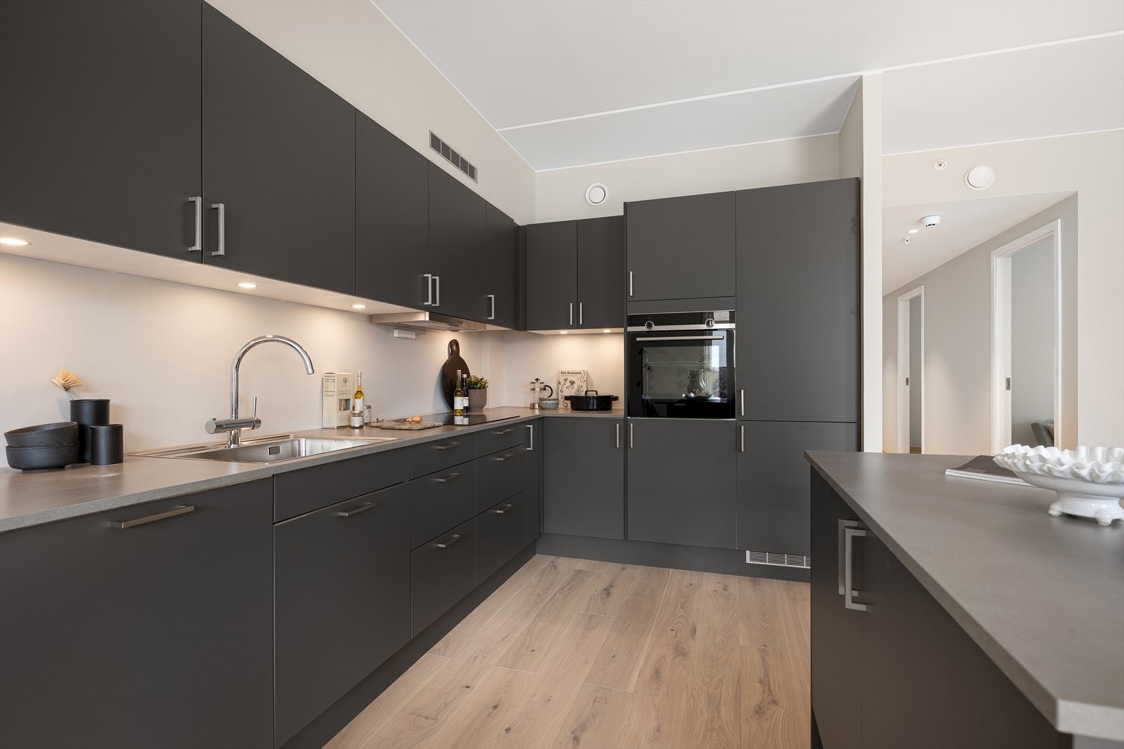 Kjøkkenventilator med omluft/kullfilter Galleribilde