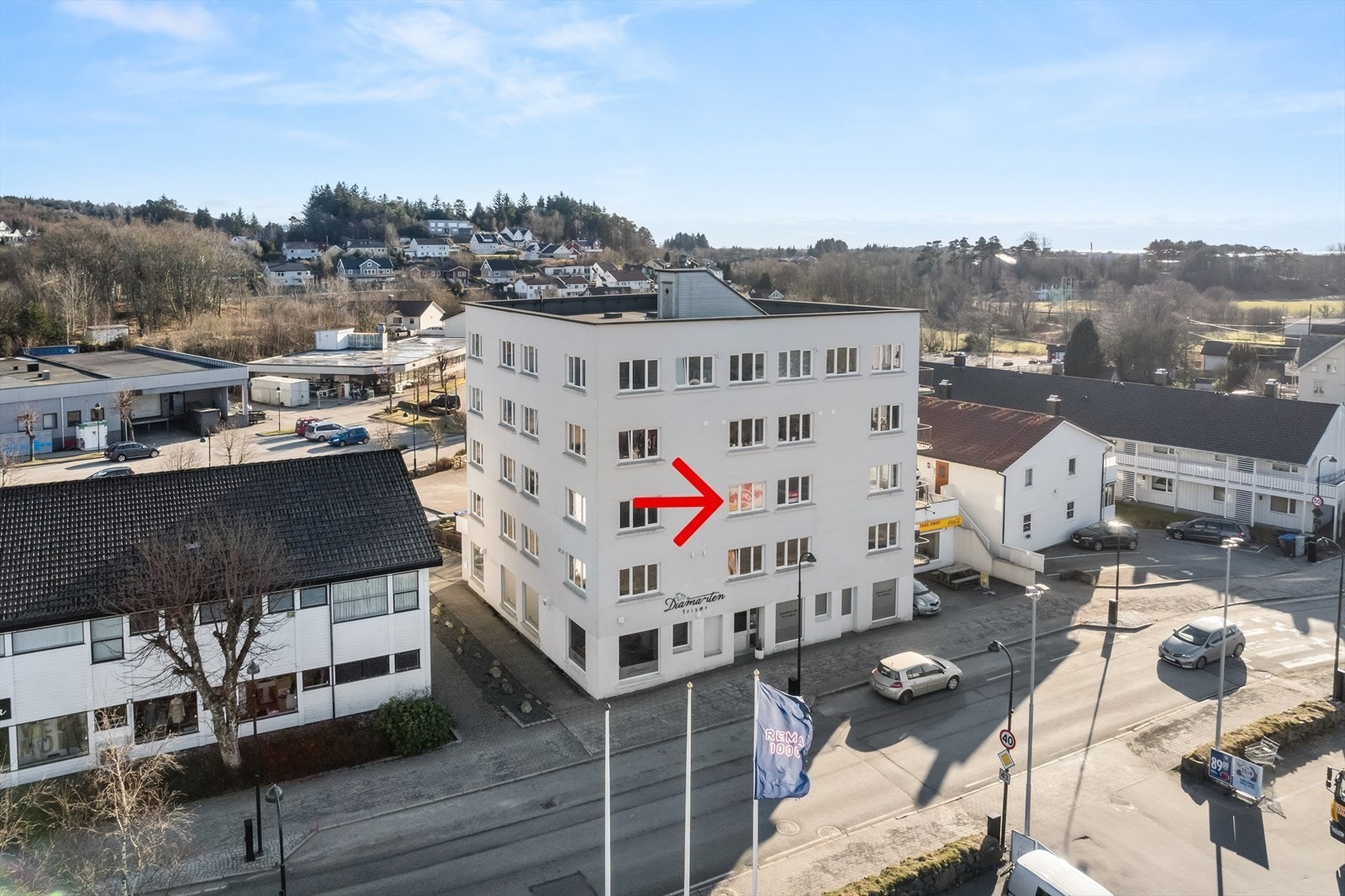 Eiendommen ligger i Vanse sentrum med spennende butikker, gatekjøkken og bakeri. Galleribilde