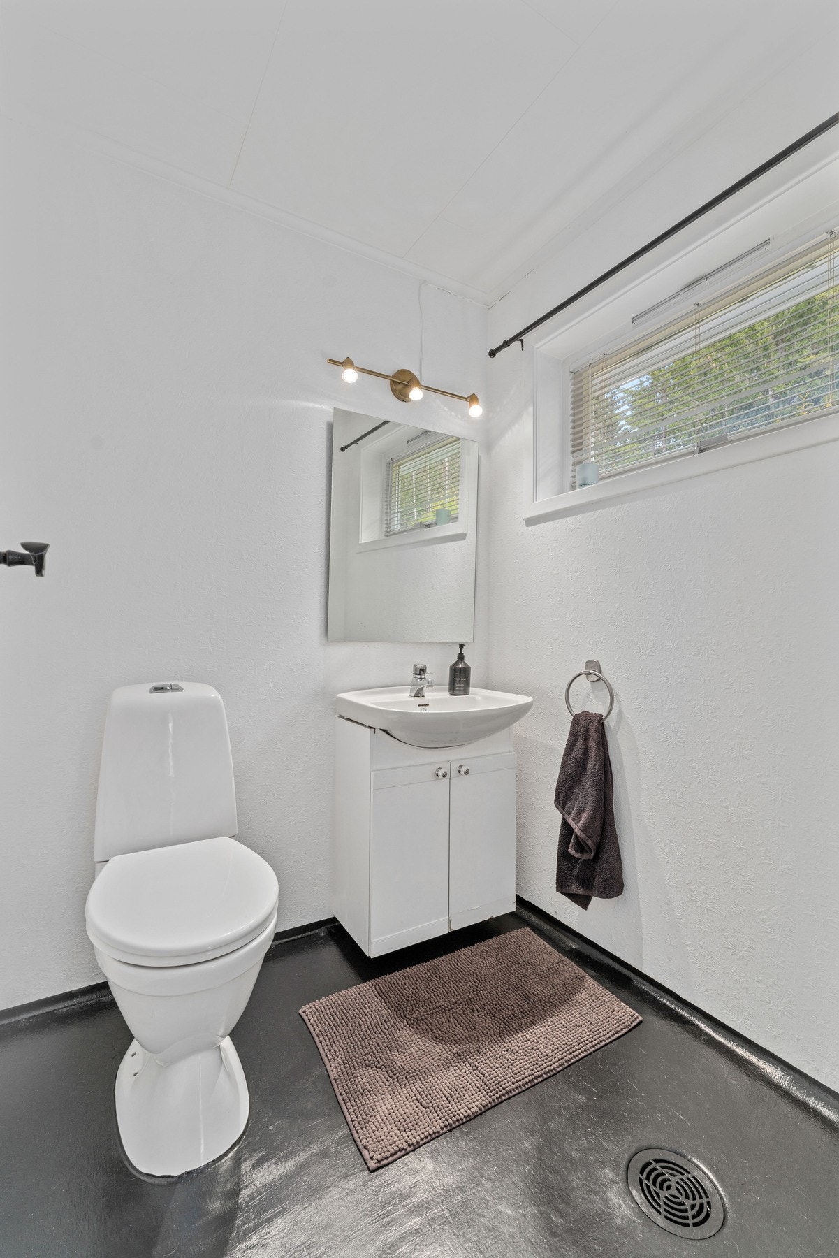I første etasje finner du et separat WC-rom. Galleribilde