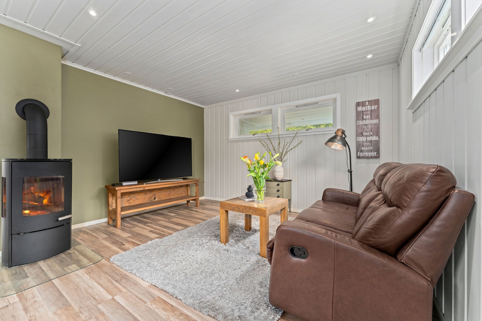 Hyggelig tv-stue hvor du kan trekke deg tilbake og nyte kvelden. Galleribilde