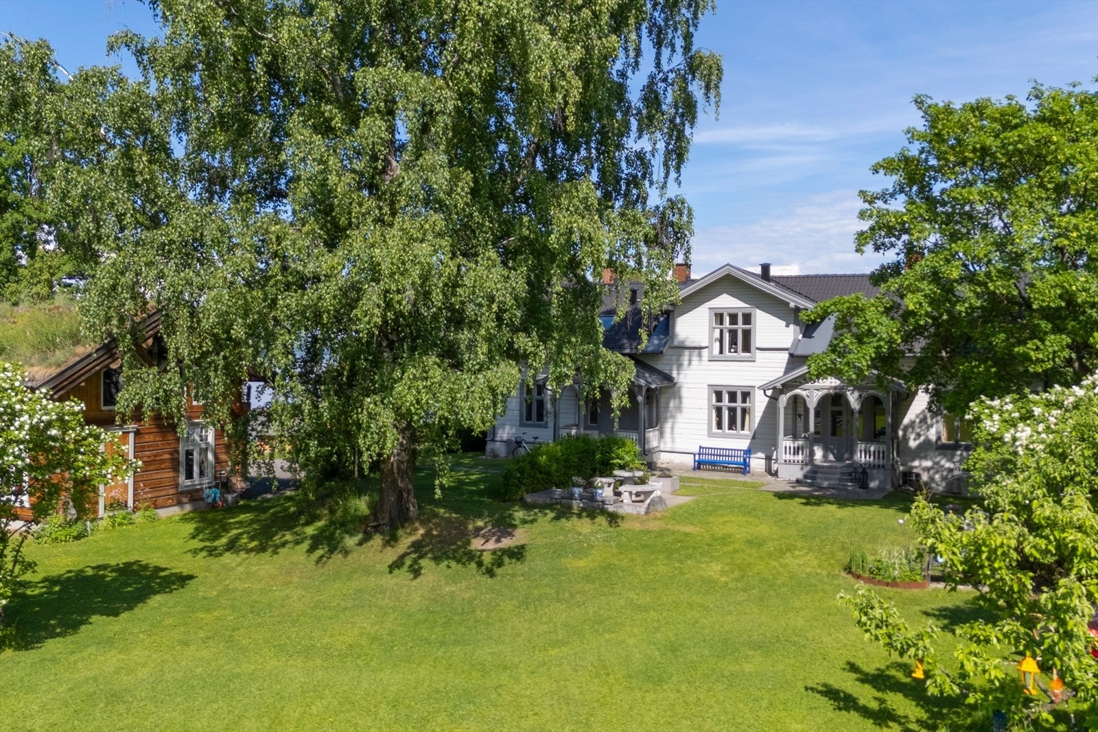Stor tomt for aktiviteter utendørs. Galleribilde