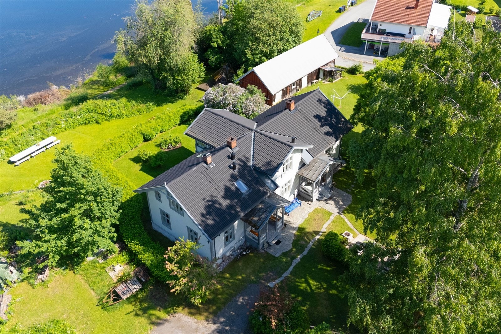 Tomteareal ned til Mjøsa. Galleribilde