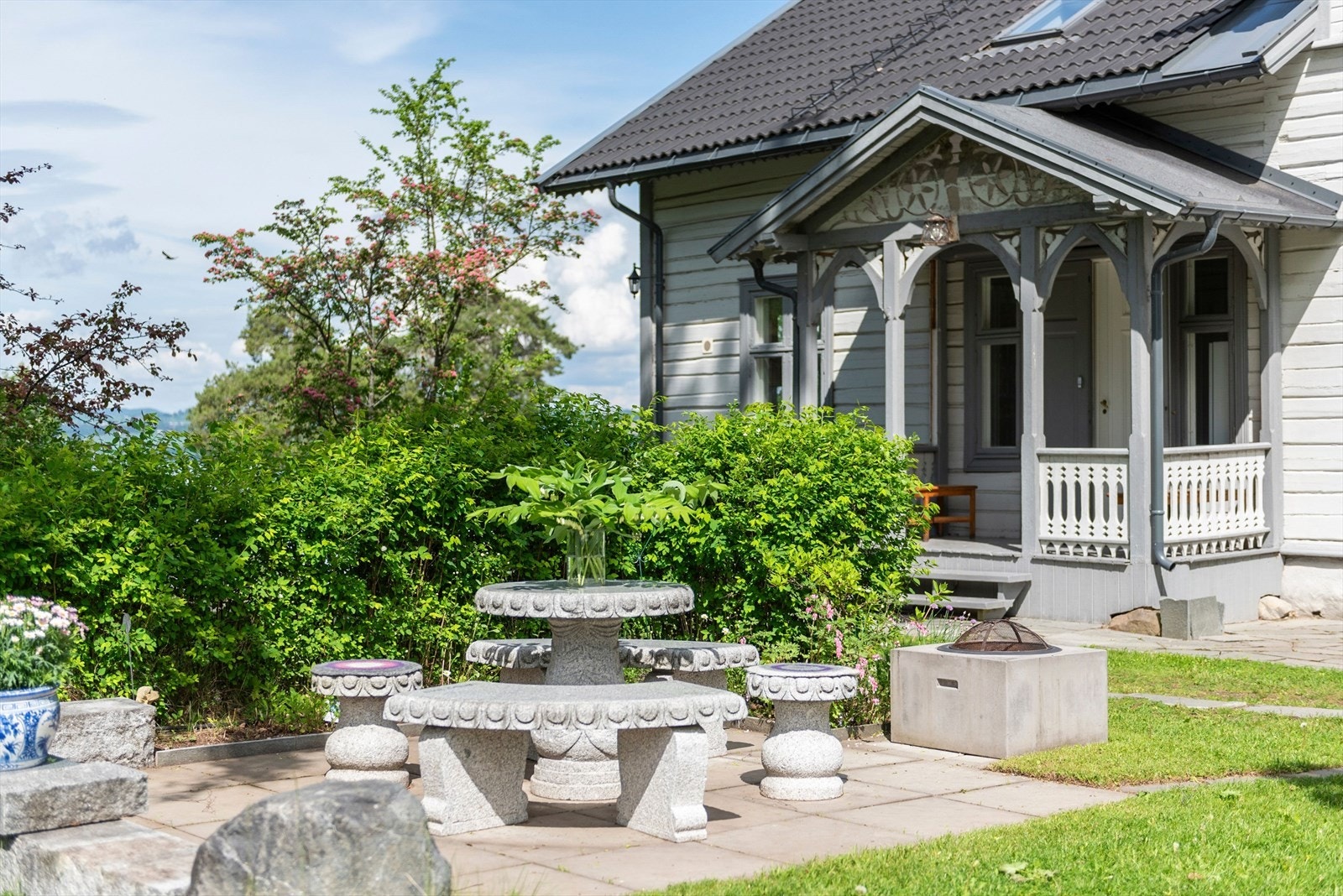 Vakkert opparbeidet uteområde. Galleribilde
