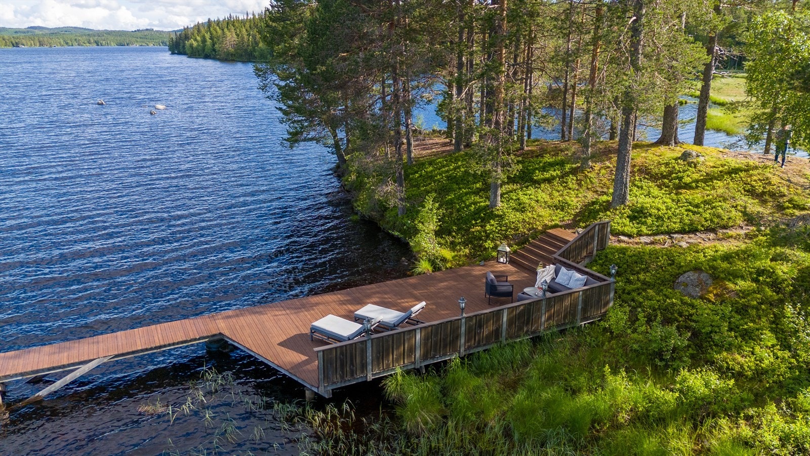 Brygga er det perfekte stedet for en rolig dag i solen eller lek, bading og latter. Galleribilde