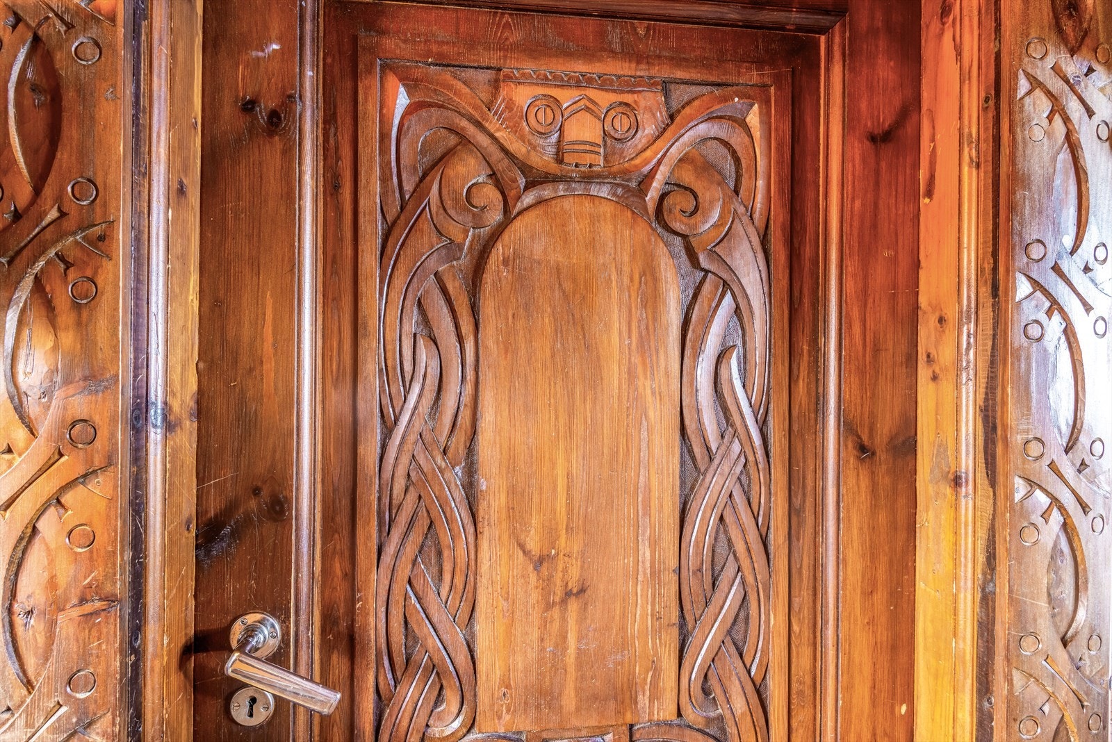 Her er det mange detaljer og selv dørene er noe for seg selv. Galleribilde