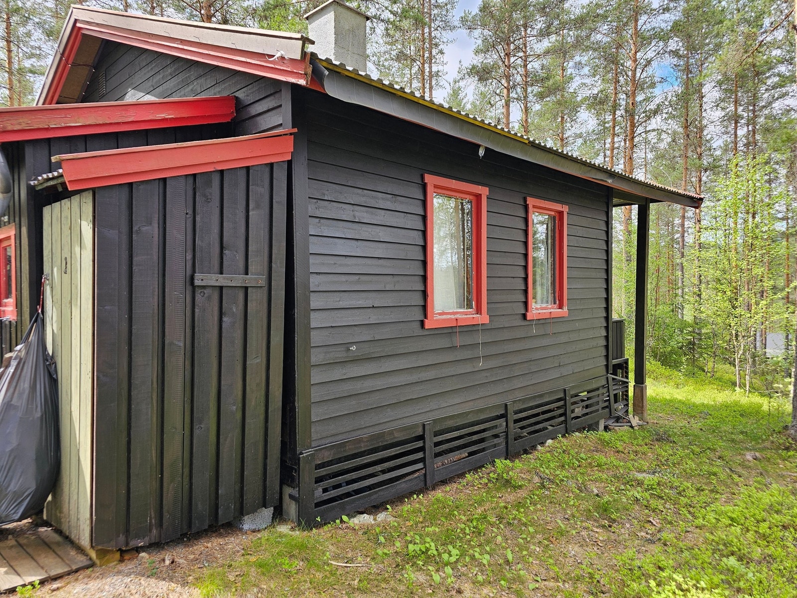 Bilde av hytte fra siden Galleribilde