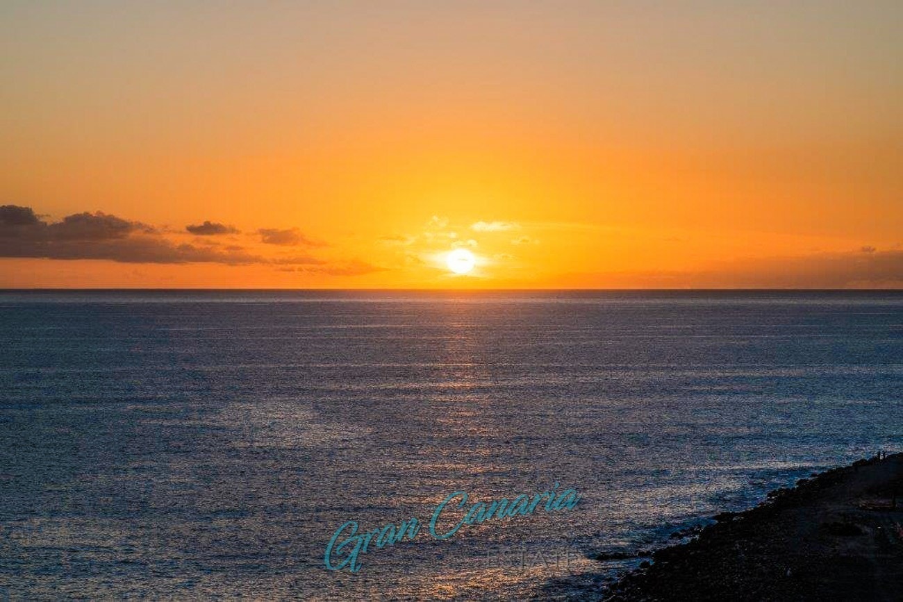 Solnedgang i havet fra leiligheten vinterstid Galleribilde