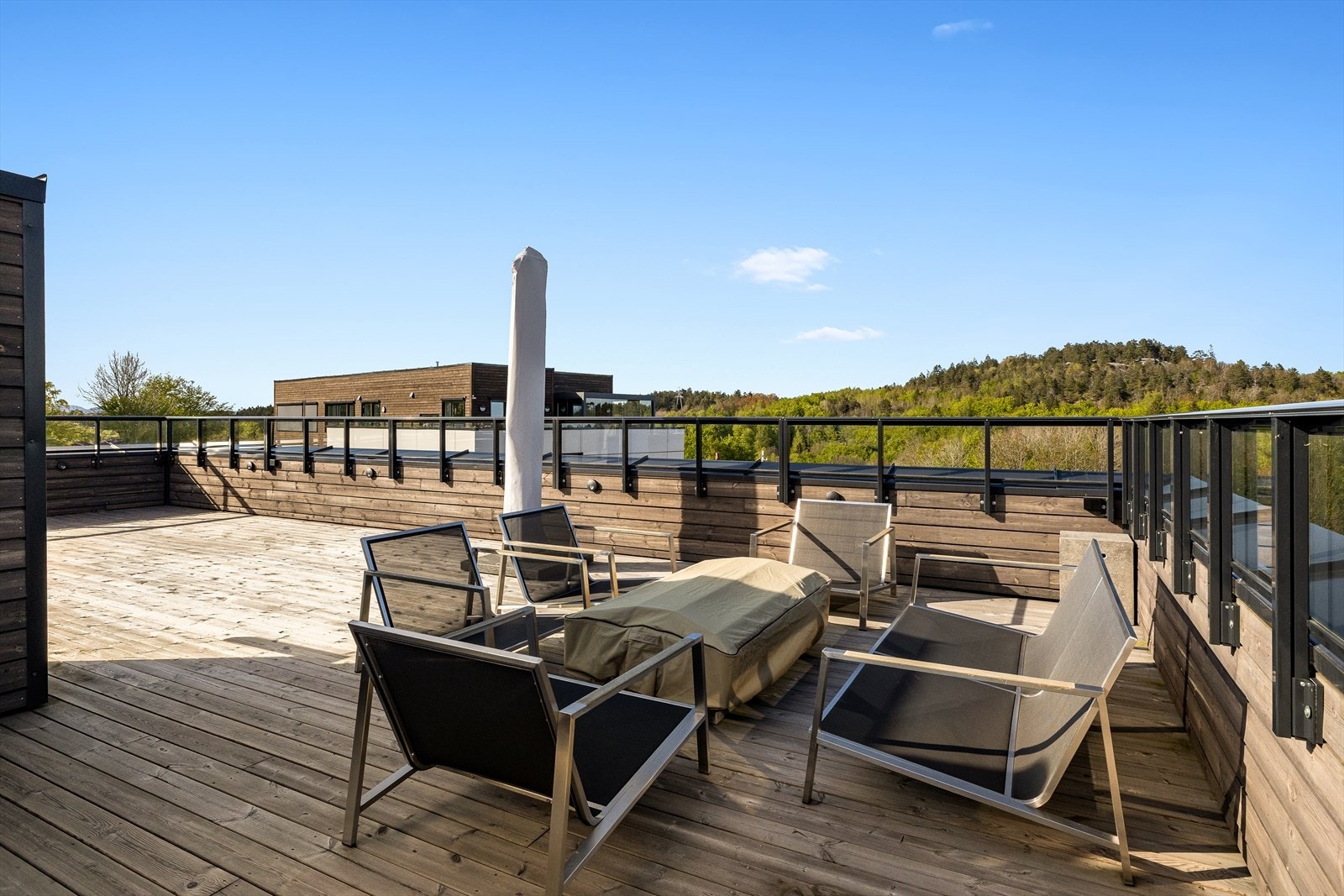 Felles takterrasse med nydelig utsikt - det perfekte stedet for avslapning og gode opplevelser. Galleribilde