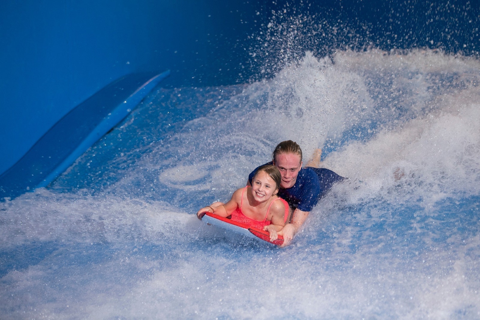 Test av ferdigheter inne i bassengområdet på Radisson. Galleribilde