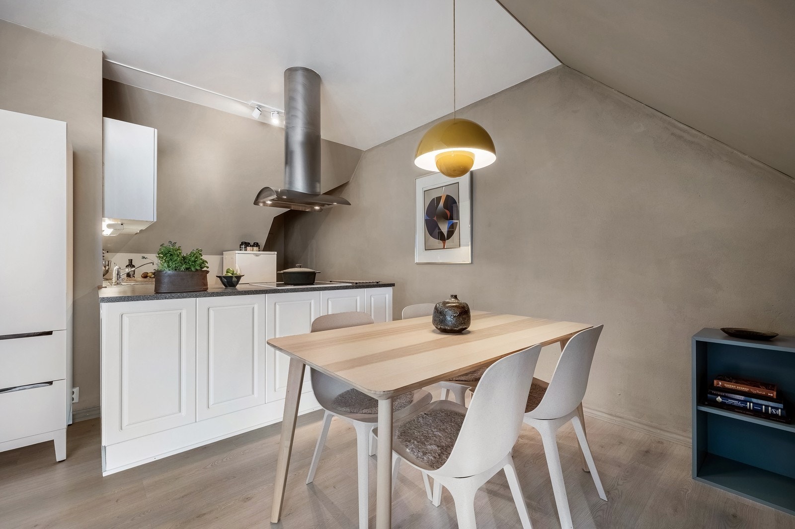 Plass til spisebord på kjøkken. Galleribilde