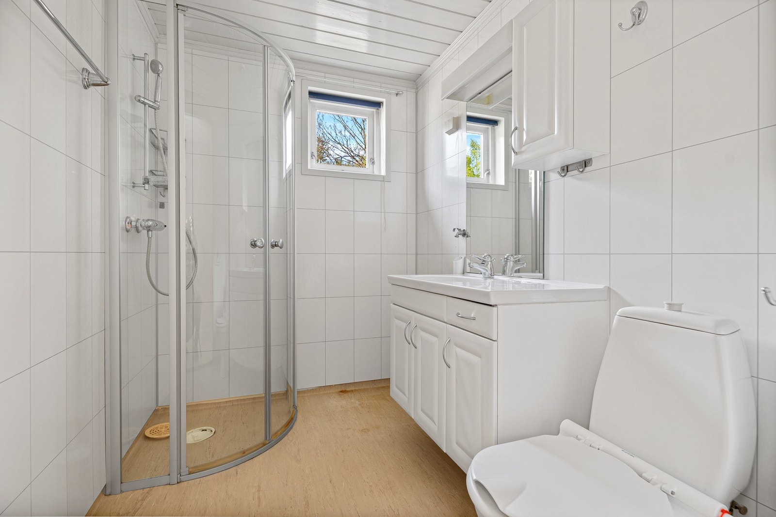 Bad med opplegg til vaskemaskin Galleribilde