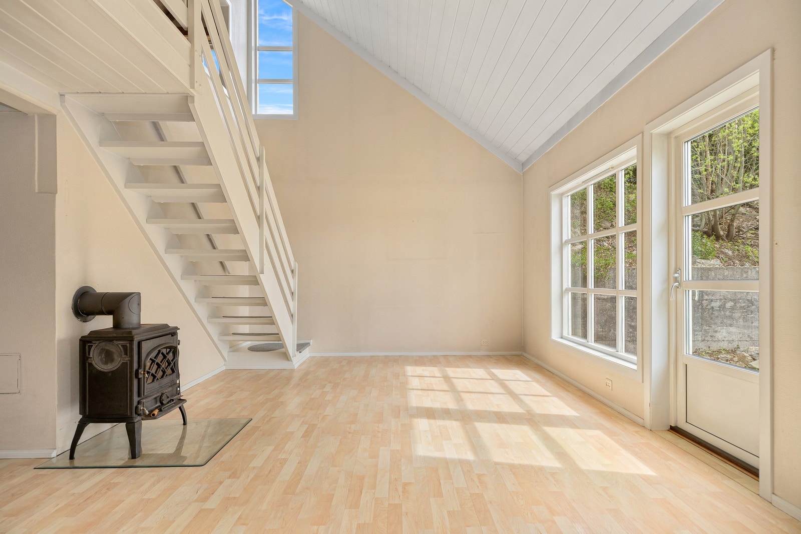 En effektiv vedovn varmer raskt opp boligen Galleribilde