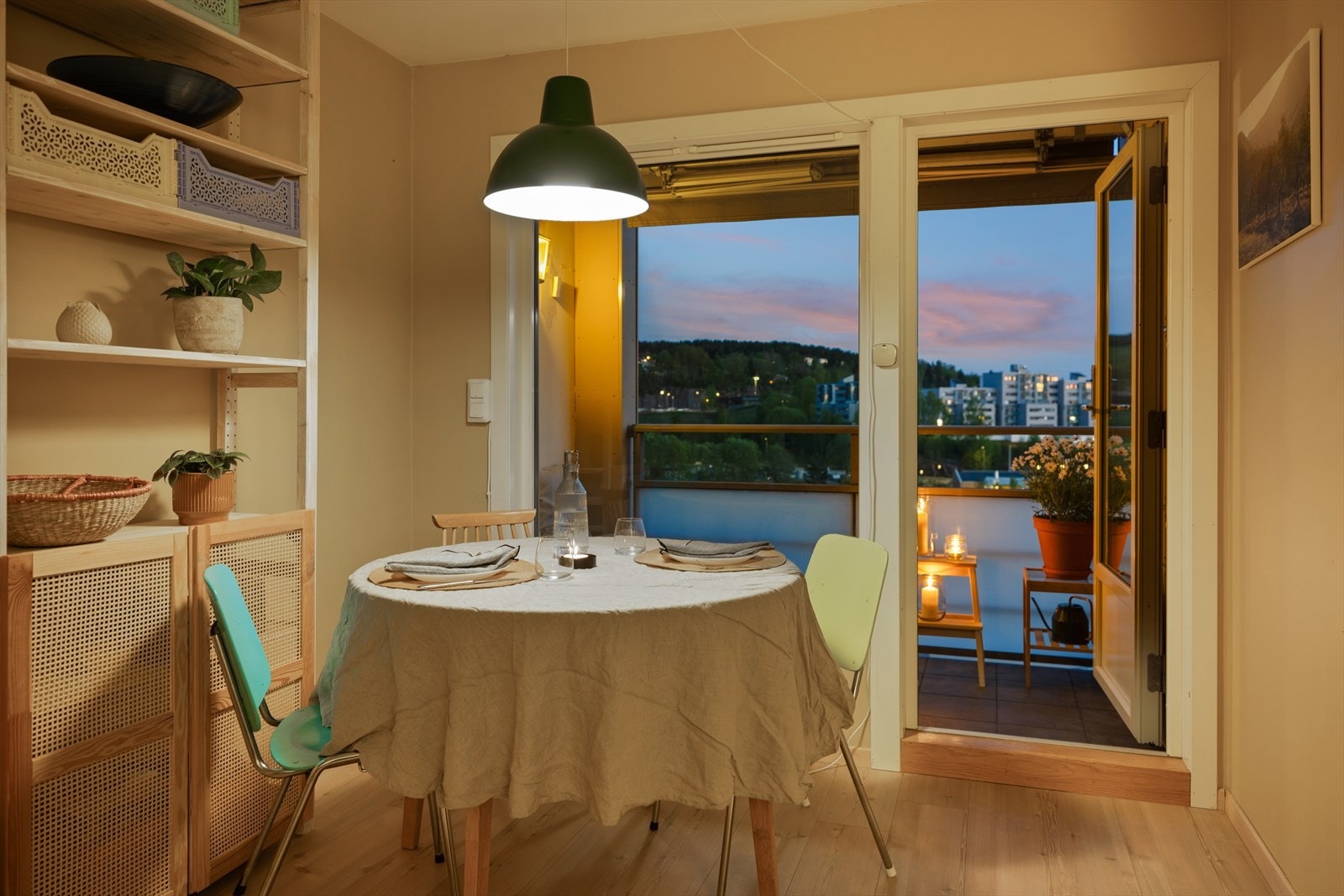 Balkongen fungerer som en forlengelse av stuen. Galleribilde