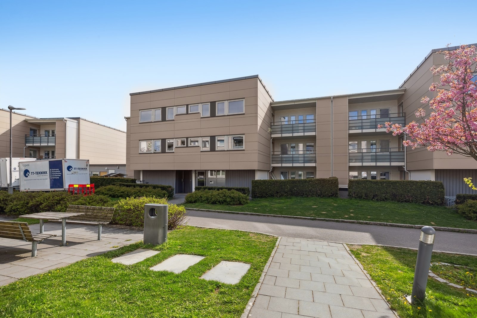 Ved å bo på Høybråten har du nærhet til skoler, barnehager og offentlig kommunikasjon. Galleribilde