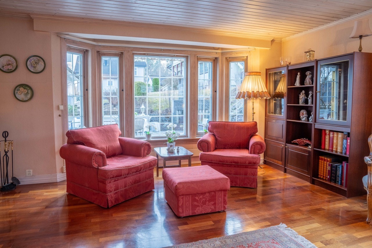 Hyggelig karnapp ut mot hagen Galleribilde