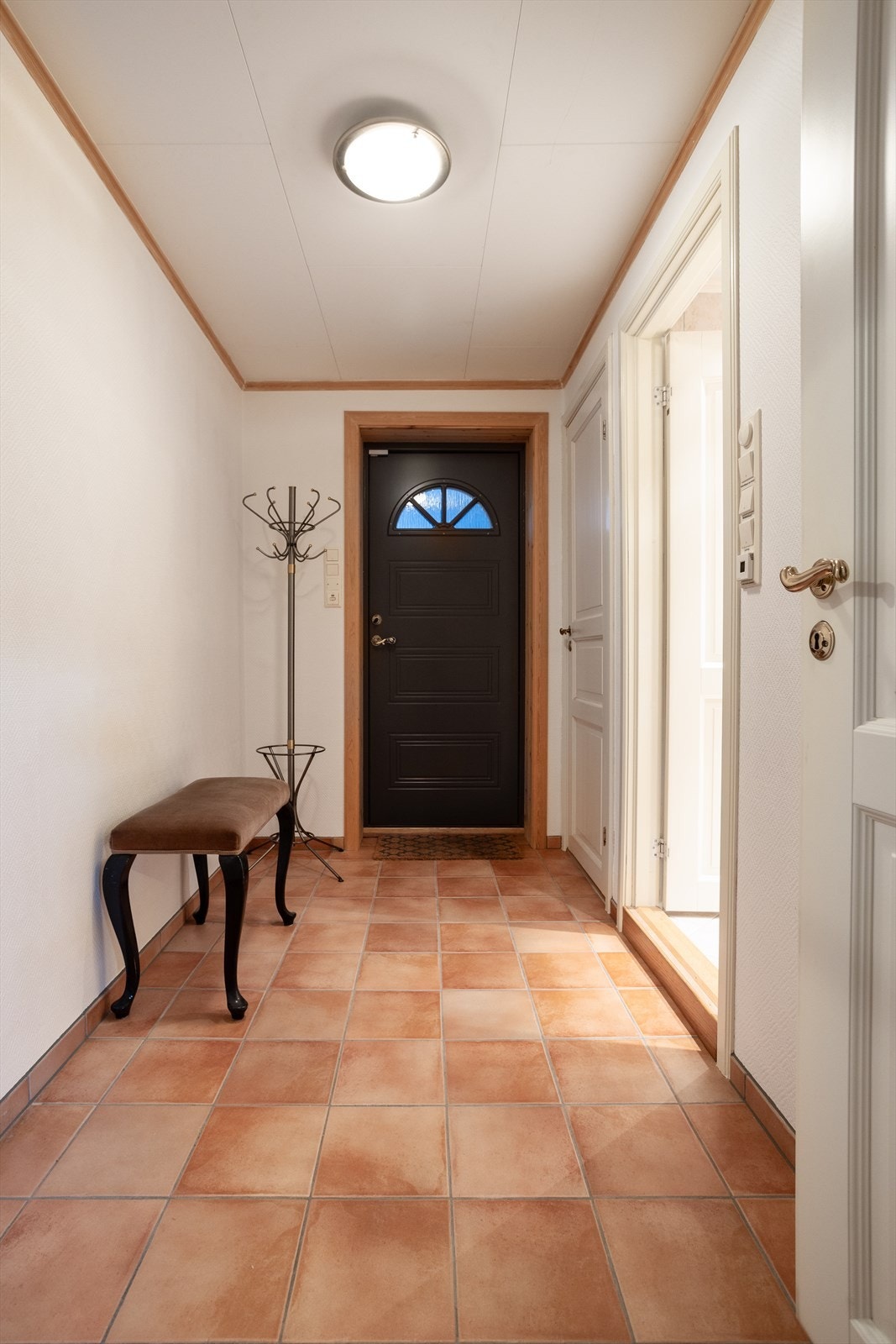 Egen inngang til kjelleren Galleribilde