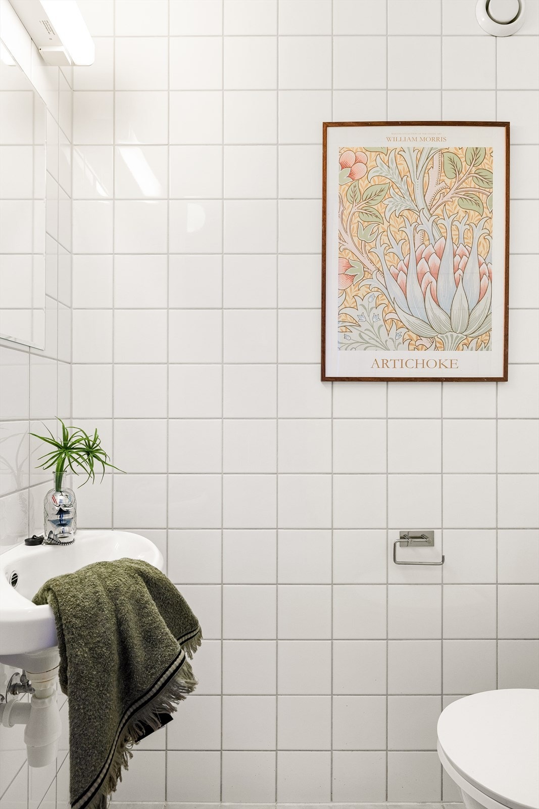 Leiligheten har et praktisk separat toalettrom, som gir ekstra komfort og funksjonalitet. Galleribilde