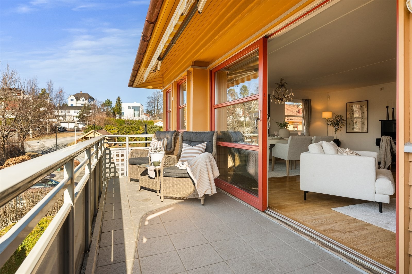 Med sine gode solforhold vil balkongen raskt bli et favorittsted på varme dager, hvor du kan nyte solskinnet til det fulle. Galleribilde