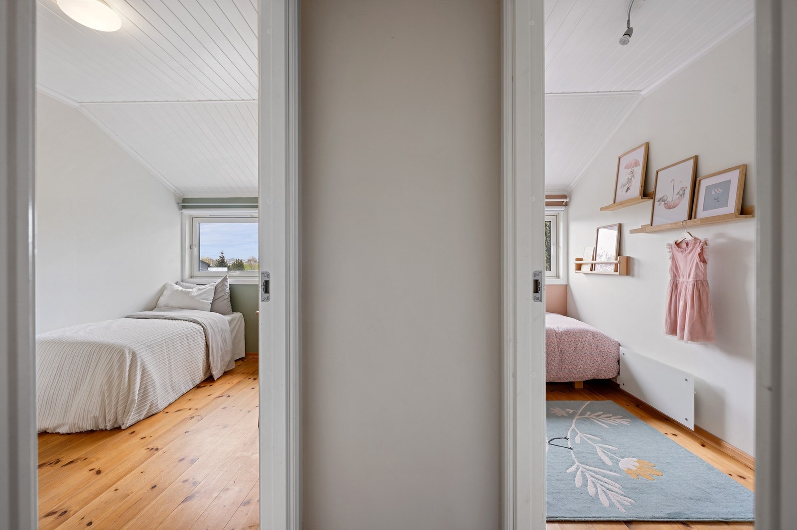Soverom II og III er ganske like i størrelse og har begge plass til seng og skap. Galleribilde