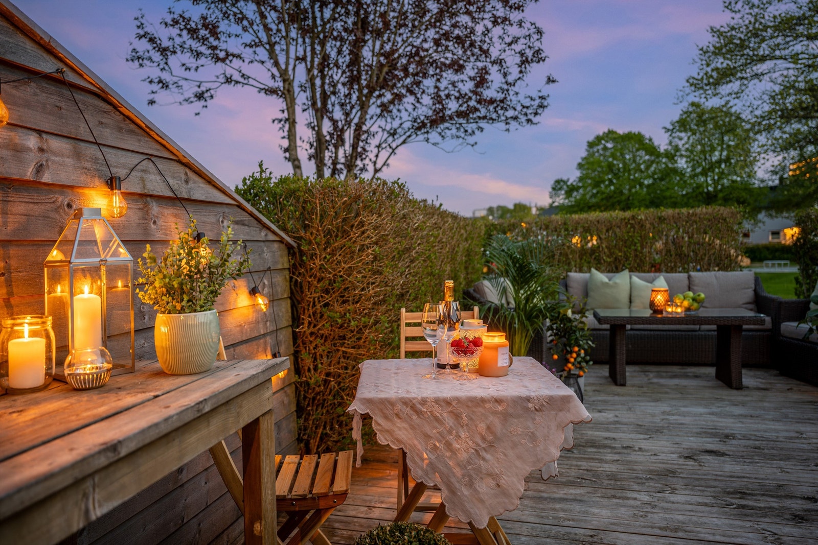 Terrasse med gode solforhold, god plass til hagemøbler og grill. Galleribilde