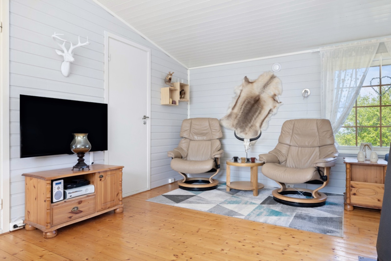 - Koselige detaljer gjør at du får god gammeldags hyttefølelse. Galleribilde