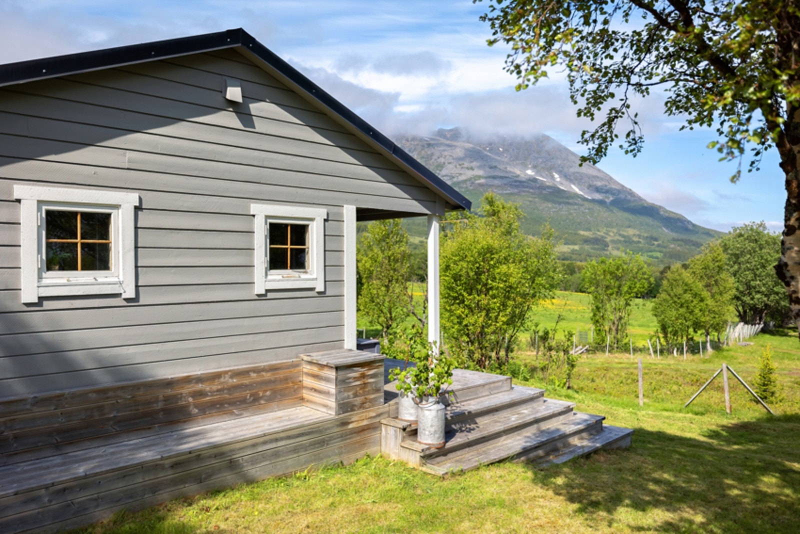 - På egen høyde ligger den idyllisk til i nydelig terreng. Galleribilde