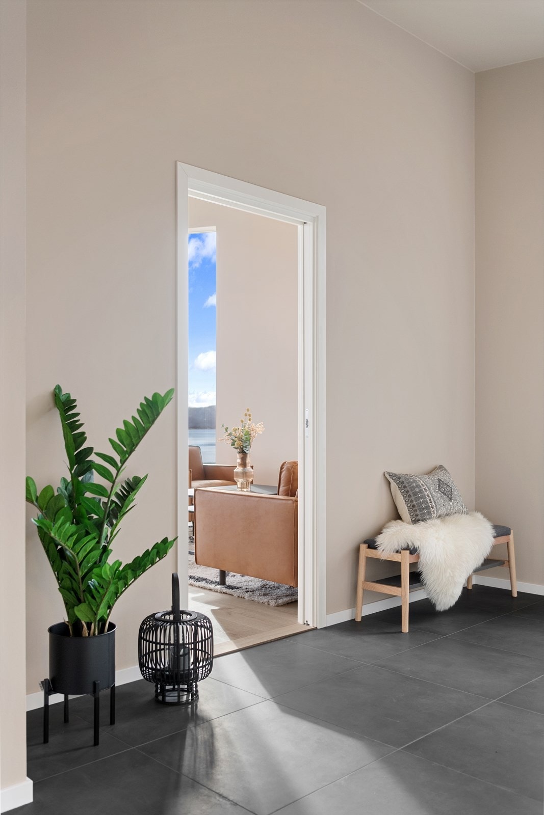 Hall mot stue. Galleribilde