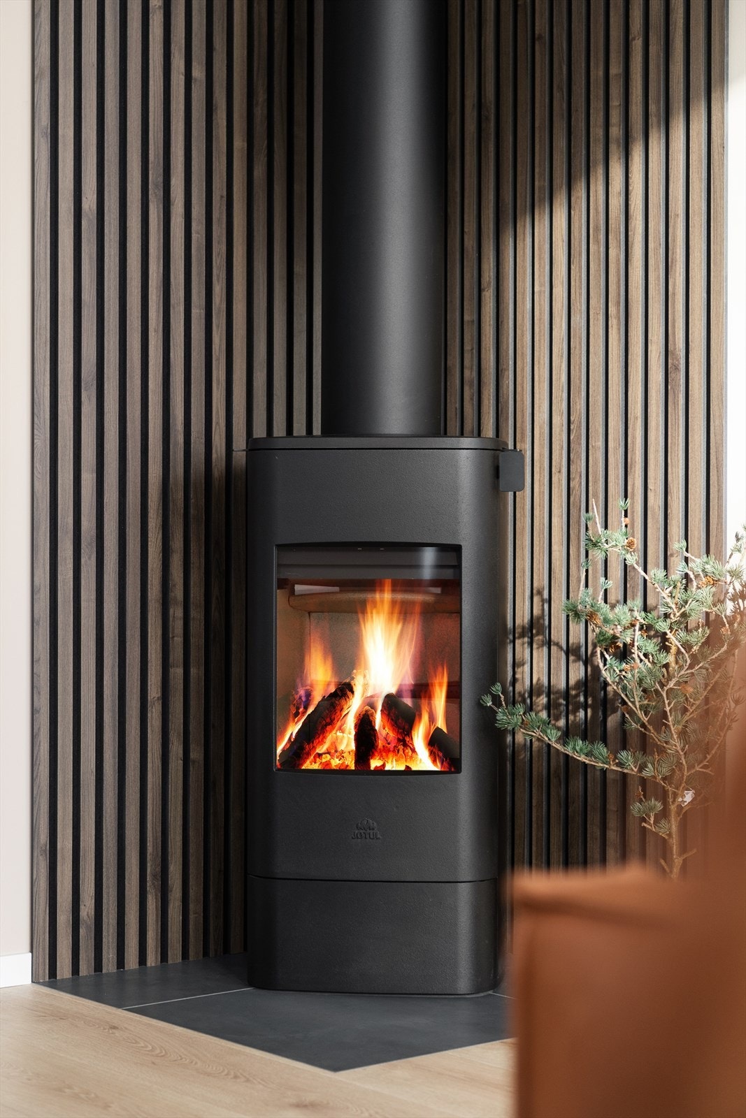 Peisovnen varmer godt og sørger for koselig stemning. Galleribilde