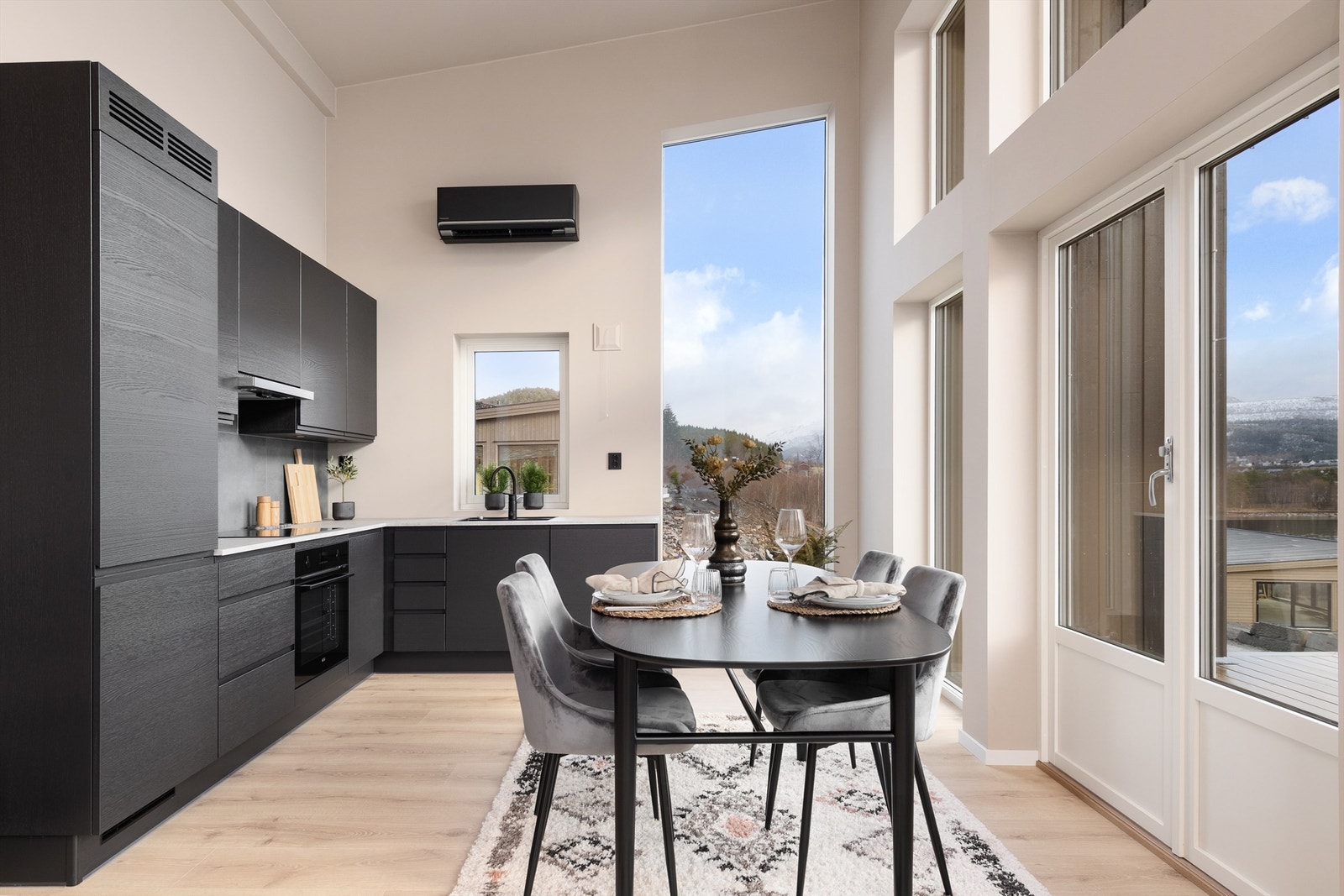 Innredning med integrerte hvitevarer. Galleribilde