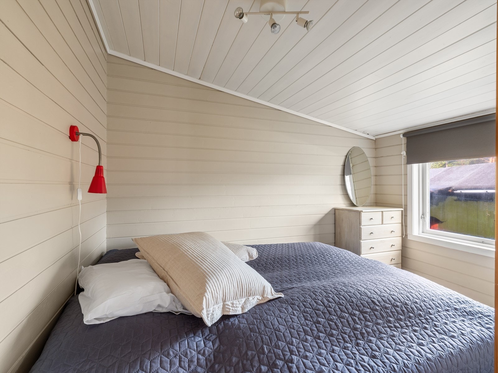 Soverom med plass til kommode og nattbord. Galleribilde