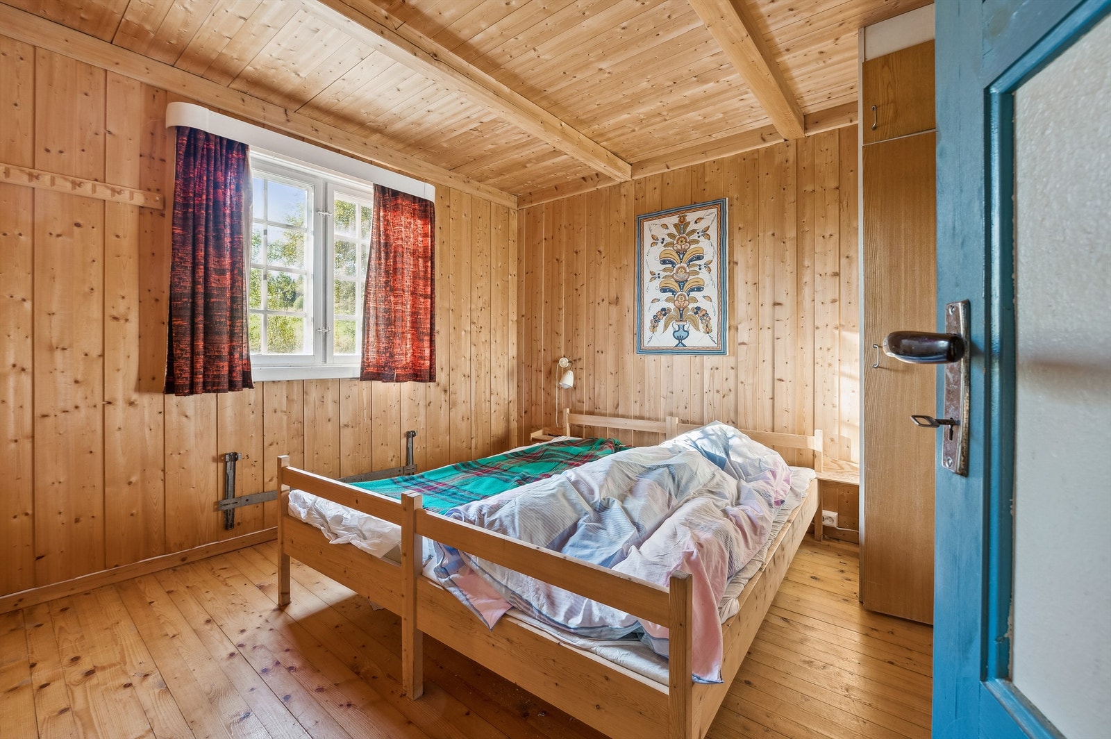 Hytta har til sammen 4 soverom Galleribilde