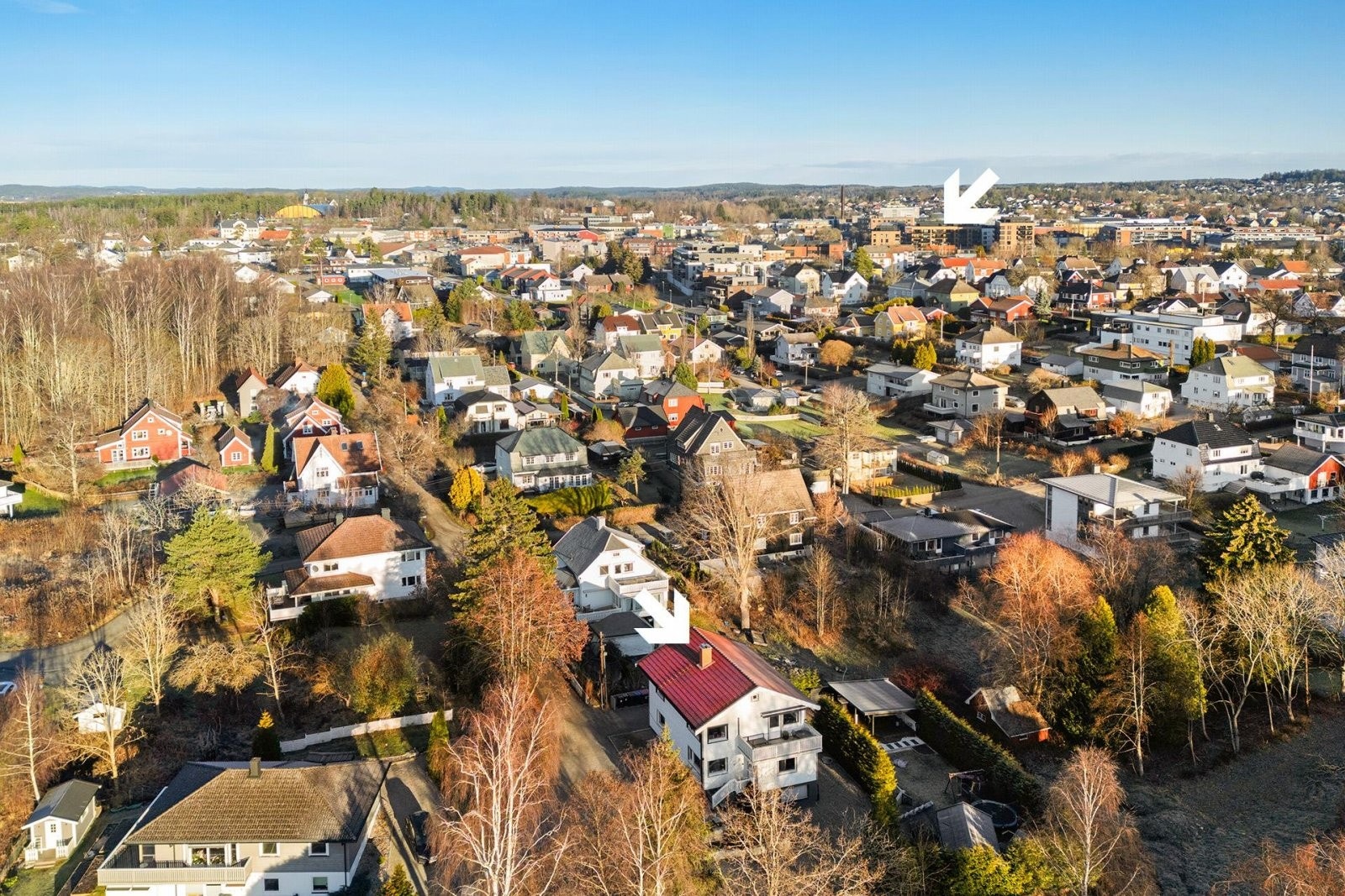 Pilene viser avstanden mellom sentrum/togstasjonen og boligen Galleribilde