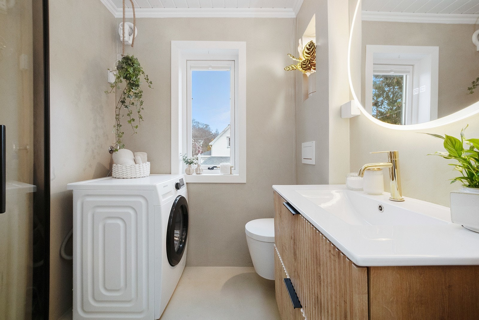 2.etasje. Bad/vaskerom. Galleribilde