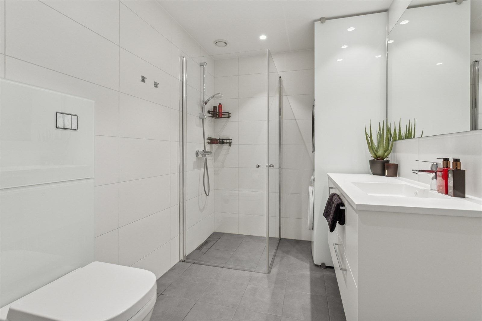 Pent flislagt baderom på 5,1m² med gulvvarme. Galleribilde