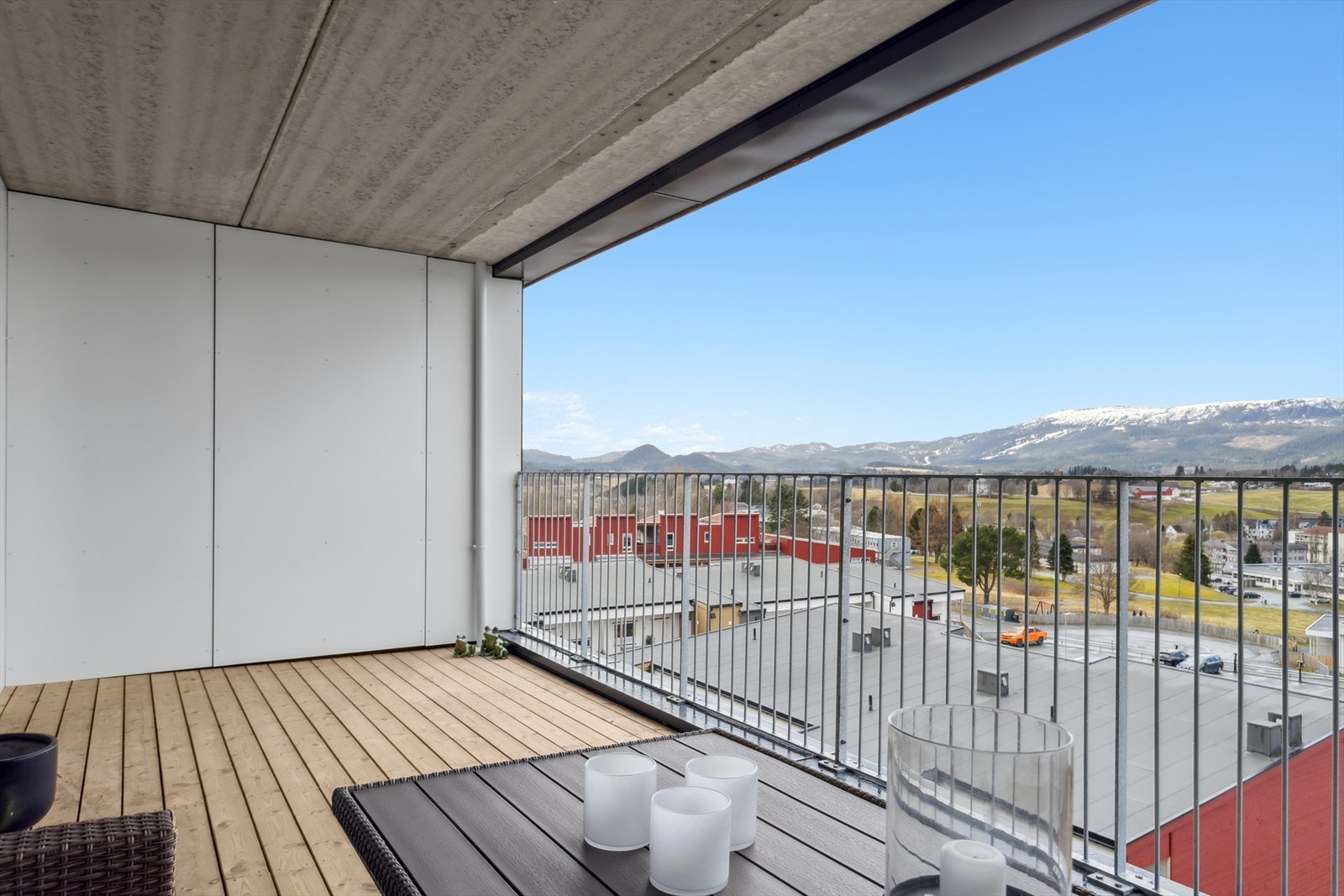 Herlig vestvendt balkong på 20m² med overbygg. Galleribilde