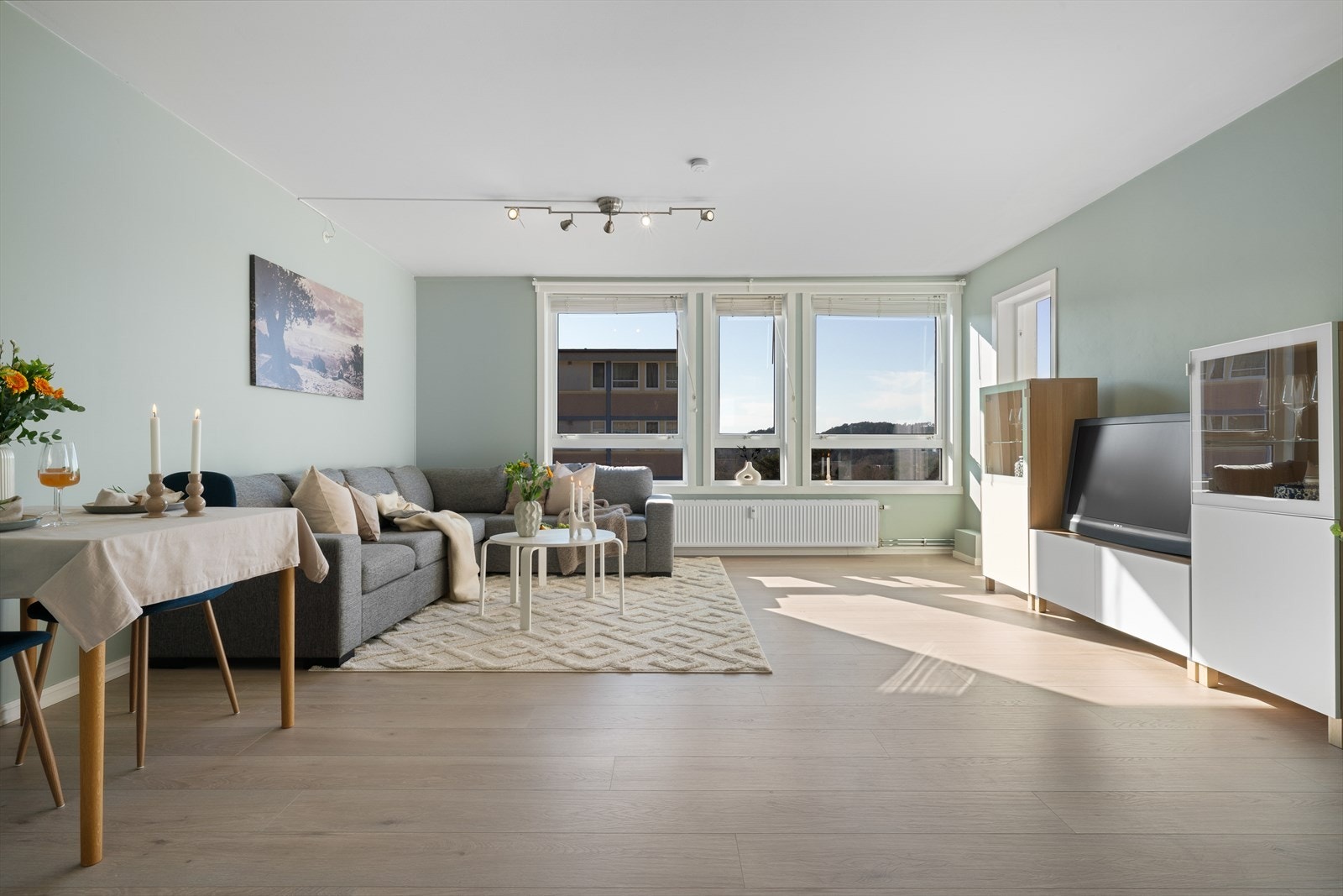 - Leiligheten har et BRA-i på 68m² og inneholder entré/gang, kjøkken, stue, bad, mellomgang og 2 soverom - Galleribilde