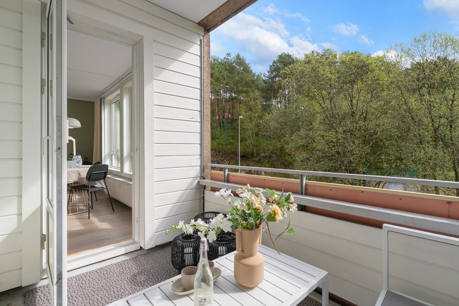 - Med direkte utgang fra stuen er det enkelt å bruke den så ofte du ønsker - Galleribilde