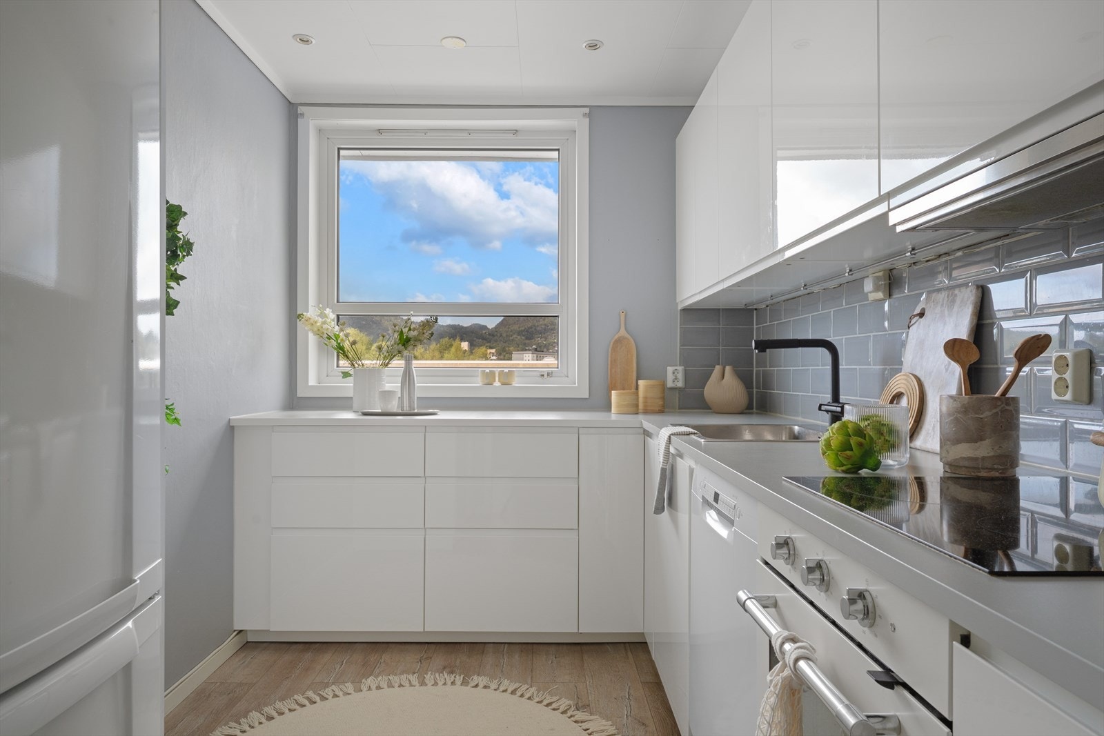 - Lyst kjøkken på 7,6 m² - Galleribilde