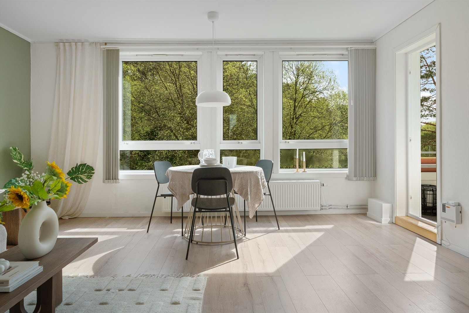 - Det er gjennomgående laminatgulv i leiligheten, med unntak av bad og entré - Galleribilde