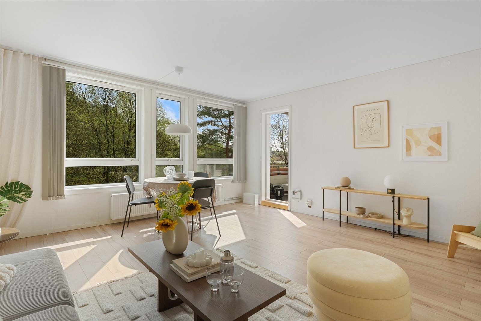 - Leiligheten blir godt varmet opp gjennom sentralvarme med radiator - Galleribilde