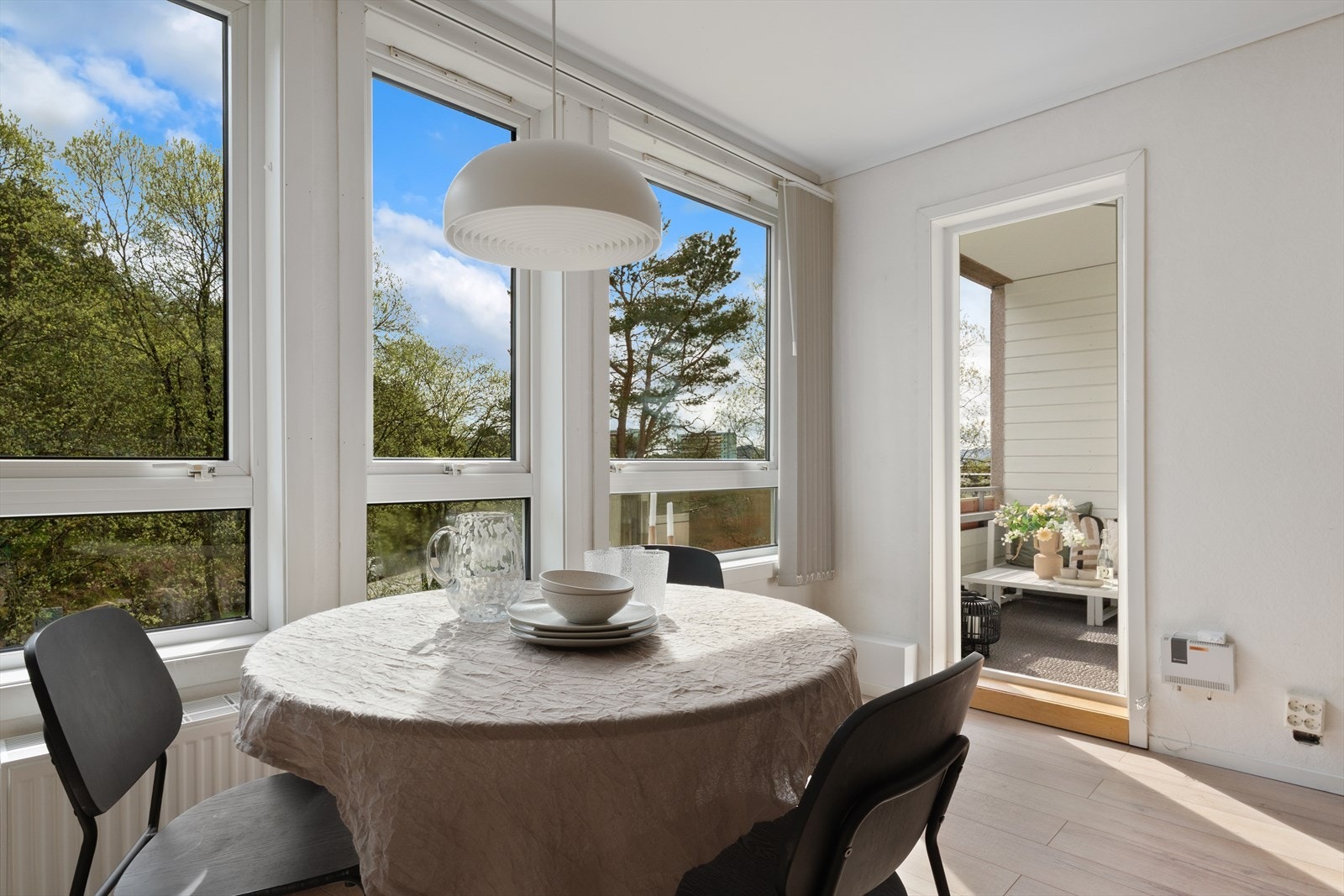 - Stuen er på romslige 24,4 m² - Galleribilde