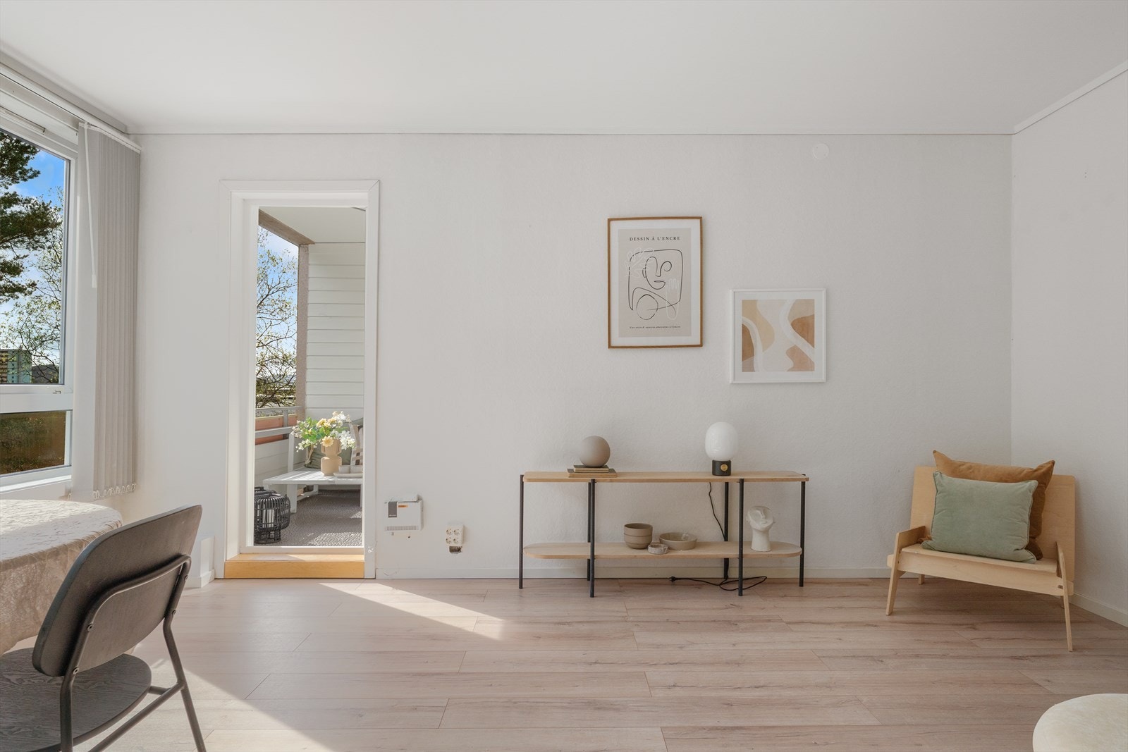 - Leiligheten måler innvendig 68 m², og inneholder entré, to soverom, kjøkken, bad og stue - Galleribilde