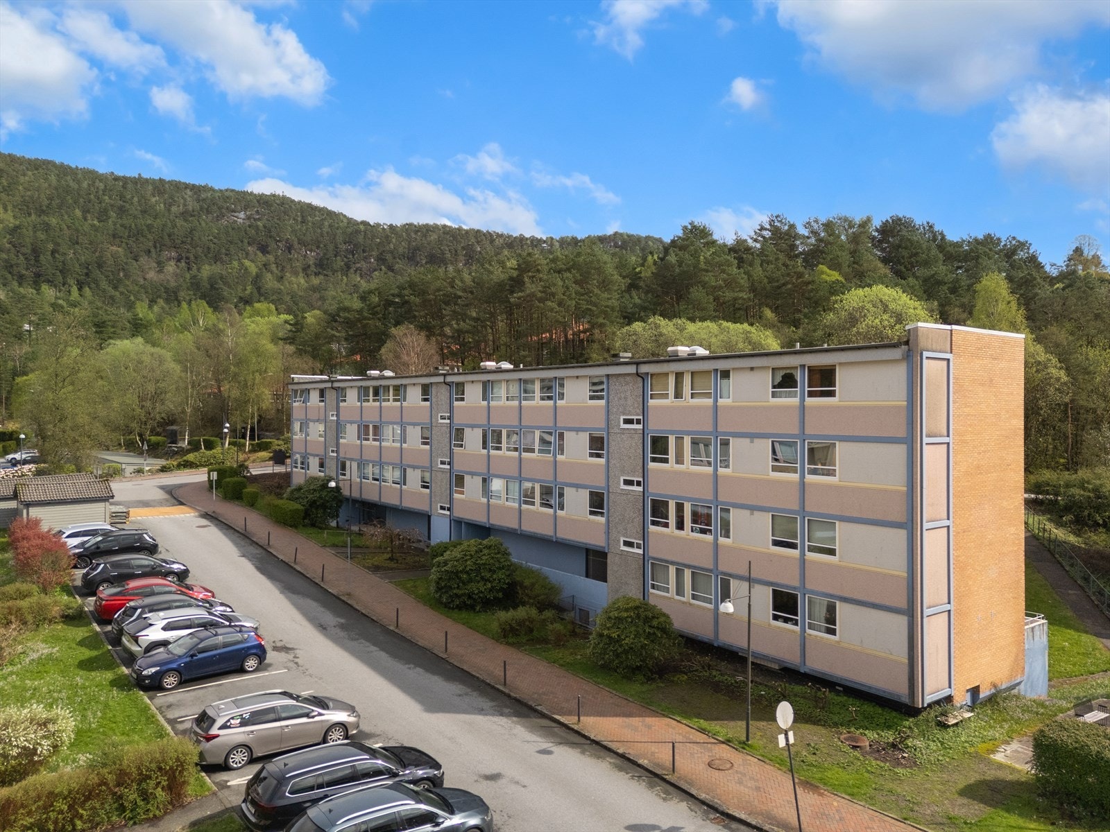 - Leiligheten hører til Lyshovden Borettslag - Galleribilde