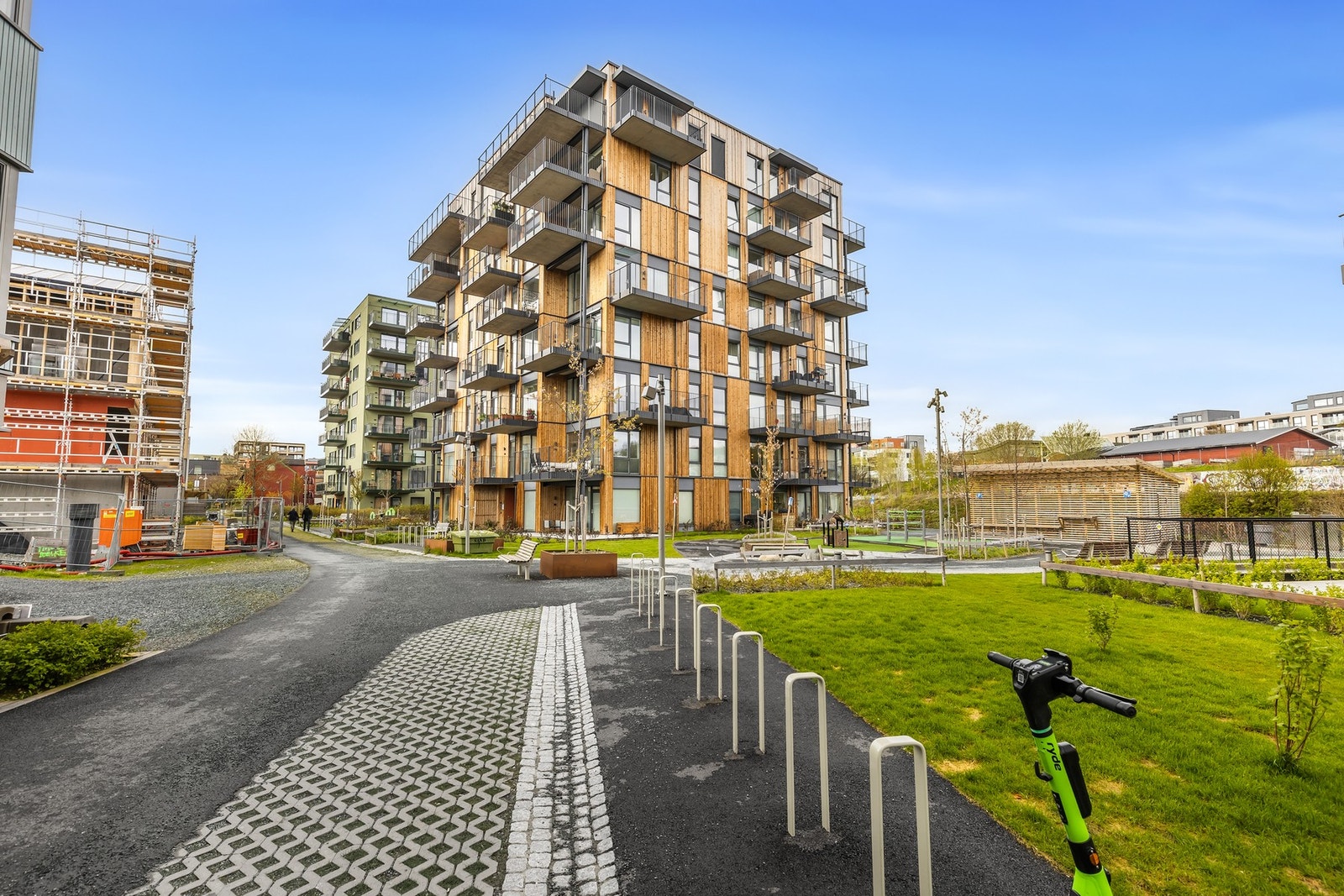 Fasadebilde. Bygget har en en god intern beliggenhet på Lilleby. Galleribilde
