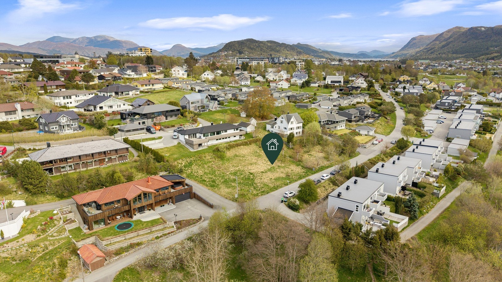 Dronebilde av nærområdet tatt fra sydvest Galleribilde