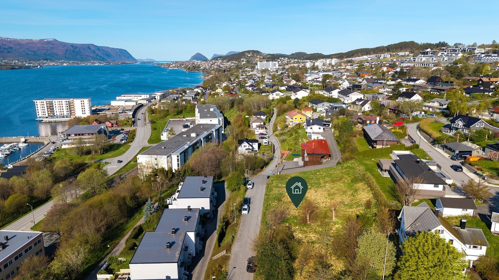 Dronebilde av nærområdet sett fra øst mot vest Galleribilde