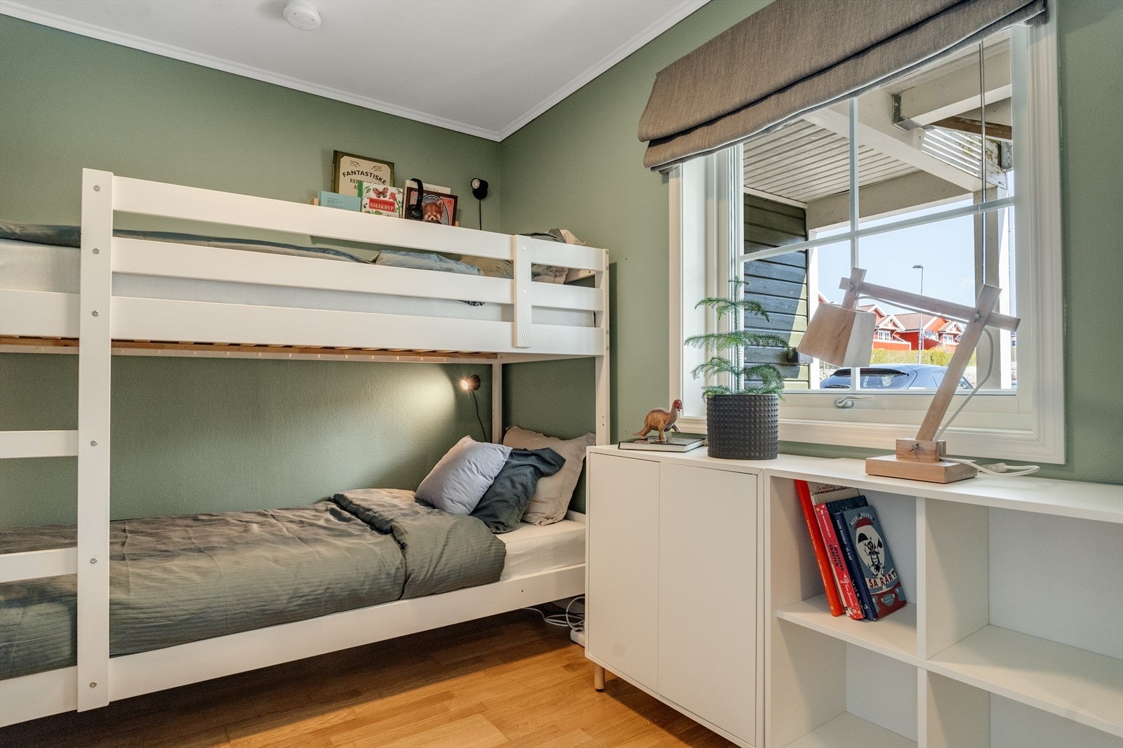 Koselig barnerom i lune farger. Galleribilde
