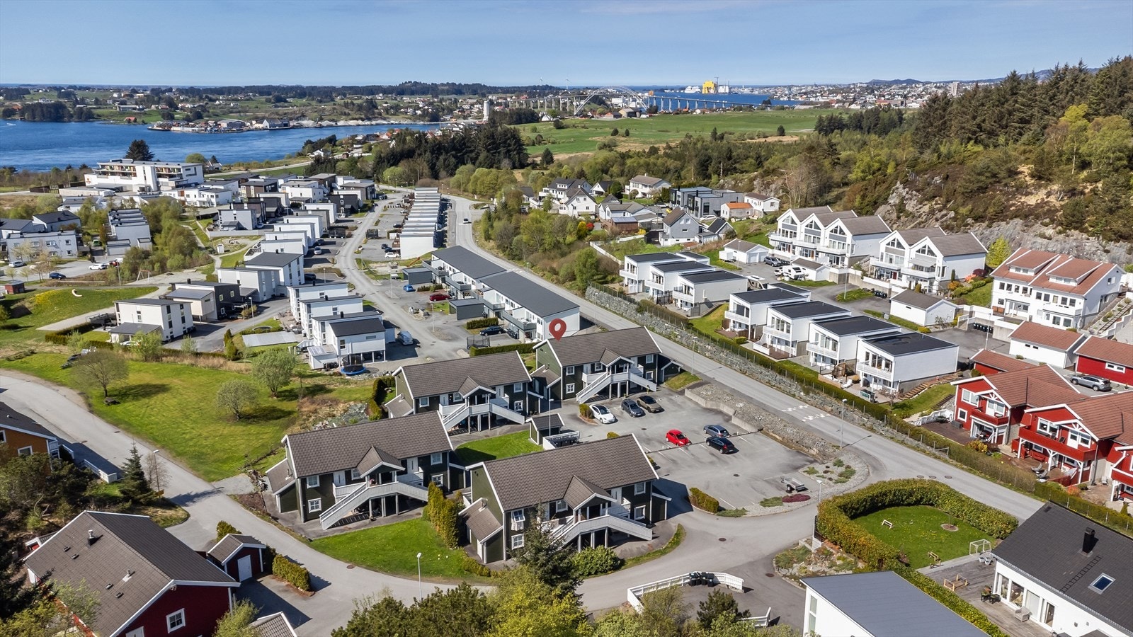 Leiligheten ligger flott til på attraktive Vormedal med nærhet til det en måtte trenge av fasiliteter. Galleribilde